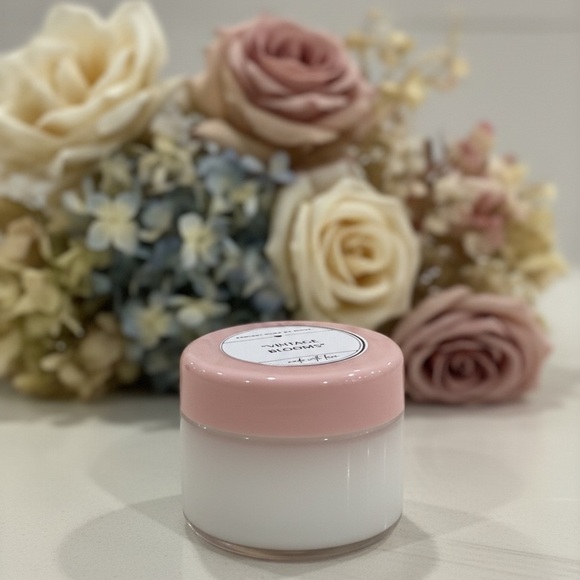 Vintage Blooms Soap + Lotion Set - Picture 4 of 7